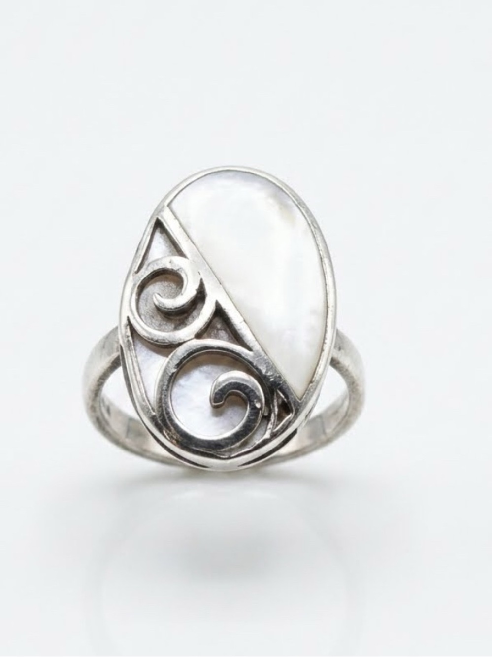 Vintage 925 Sterling Silver Mother of Pearl Swirl Statement Ring 6.25